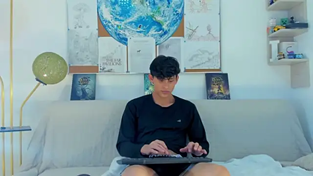 Snapshot of logan_thomas chatting on February 2026 05:22:02 PM logan thomas online show from February 2026 05:22:02 PM