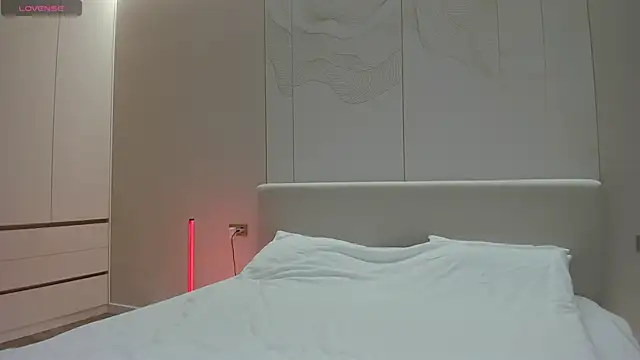 JenniferQueen11 online show from November 2025 11:00:01 AM