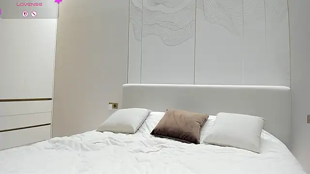 JenniferQueen11 online show from February 2026 04:14:02 PM