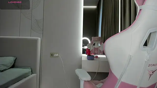 JenniferQueen11 online show from May 2026 01:07:02 PM