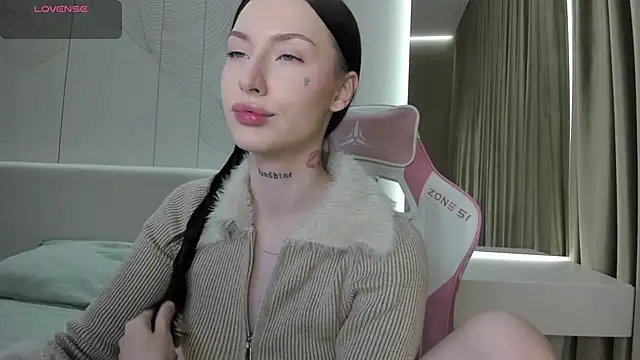 JenniferQueen11 online show from May 2026 08:03:02 PM