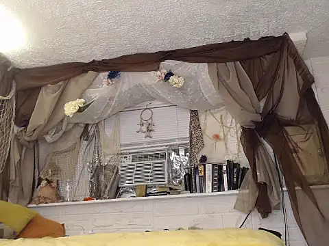 MaxiMillz online show from October 2025 04:35:02 AM