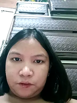 Snapshot of milkytitsmom4u chatting on September 2025 07:07:02 PM milkytitsmom4u online show from September 2025 07:07:02 PM