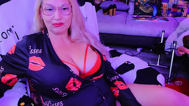 mature lisa naughty online show from September 2025 09:14:02 PM