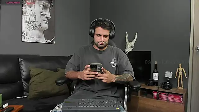 Davevilboy online show from December 2024 01:22:01 PM