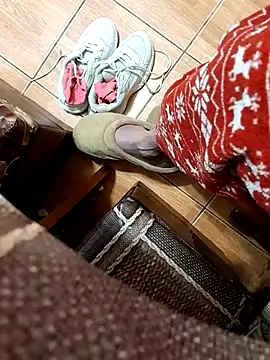 feet toes online show from February 2025 05:27:01 AM