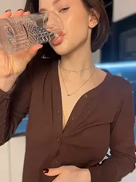 Camilla Railian online show from January 2025 01:31:02 PM