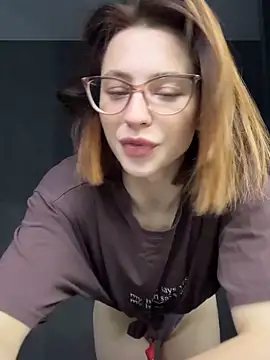 Camilla Railian online show from October 2025 03:18:01 PM