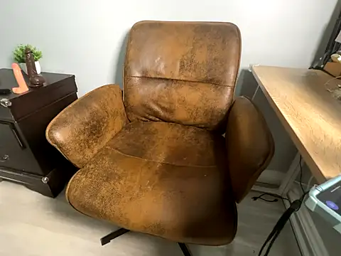 linalooove online show from September 2025 06:46:01 PM