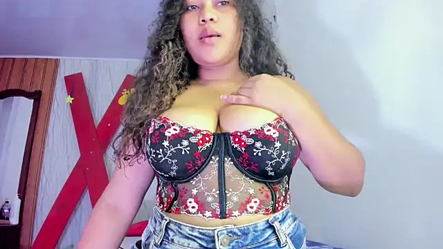 Lunastar02 online show from April 2026 01:53:02 PM