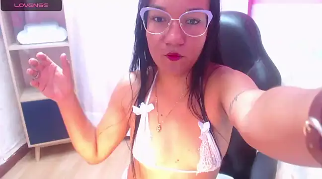 Amy Ronan online show from February 2025 04:54:02 PM