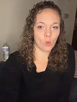 Snapshot of AuroraSummers chatting on February 2025 01:00:02 AM AuroraSummers online show from February 2025 01:00:02 AM