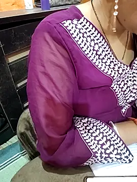Snapshot of Diya_143 chatting on April 2026 06:10:01 PM Diya 143 online show from April 2026 06:10:01 PM