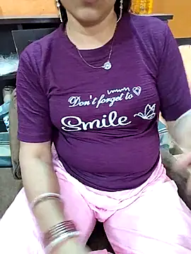 Snapshot of Diya_143 chatting on April 2026 07:55:01 AM Diya 143 online show from April 2026 07:55:01 AM