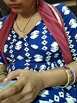 Snapshot of Diya_143 chatting on April 2026 03:53:01 PM Diya 143 online show from April 2026 03:53:01 PM