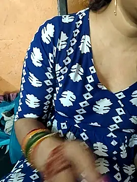 Snapshot of Diya_143 chatting on May 2026 06:00:01 AM Diya 143 online show from May 2026 06:00:01 AM