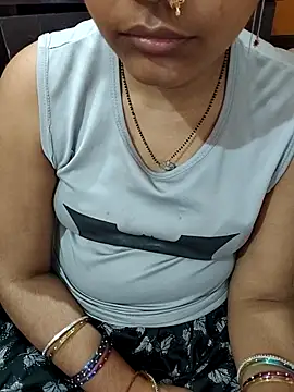 Snapshot of Diya_143 chatting on May 2026 04:57:01 PM Diya 143 online show from May 2026 04:57:01 PM