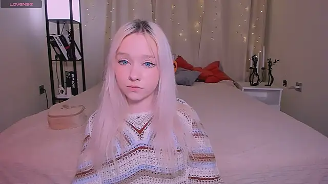 Snapshot of IrmaBell chatting on December 2024 08:15:01 PM IrmaBell online show from December 2024 08:15:01 PM