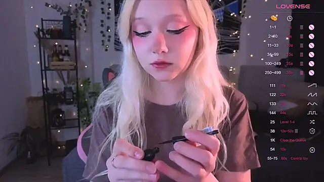 Snapshot of IrmaBell chatting on November 2025 10:10:02 PM IrmaBell online show from November 2025 10:10:02 PM