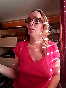 Snapshot of Dettybitch40 chatting on September 2025 02:52:01 PM Dettybitch40 online show from September 2025 02:52:01 PM