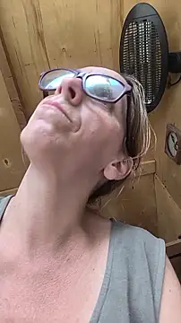 Dettybitch40 online show from July 2026 12:46:02 PM