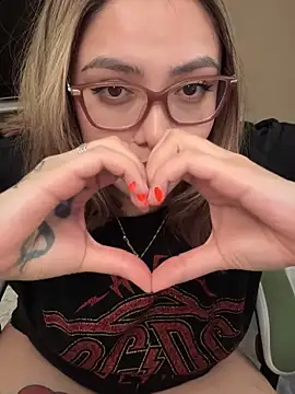 nativepumpkin95 online show from December 2024 05:00:02 AM