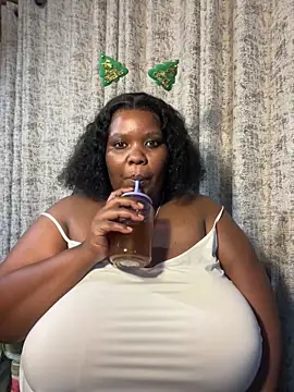 Snapshot of Michyboldy chatting on December 2025 12:29:02 AM Michyboldy online show from December 2025 12:29:02 AM