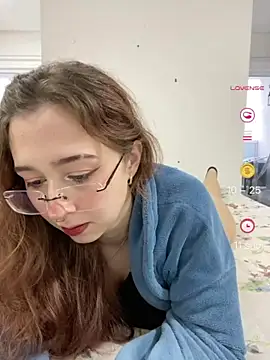 tsuki chan on online show from June 2026 05:27:01 PM
