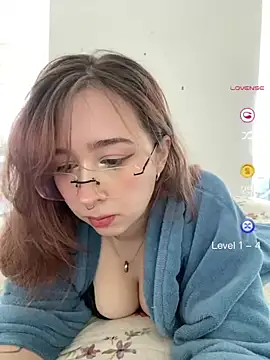 tsuki chan on online show from July 2026 04:00:01 PM