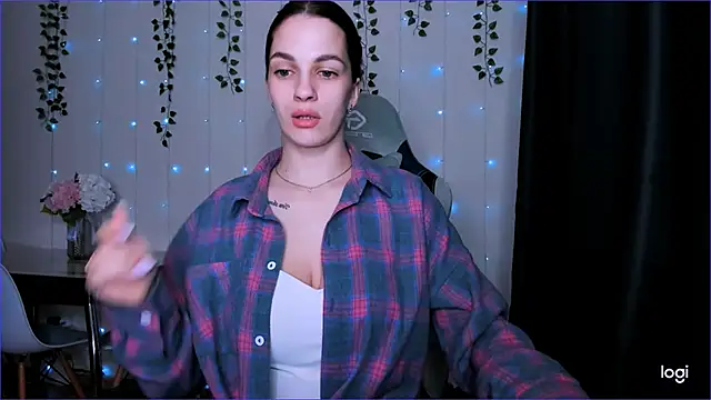 Snapshot of KarlaSim chatting on February 2025 09:28:01 PM KarlaSim online show from February 2025 09:28:01 PM