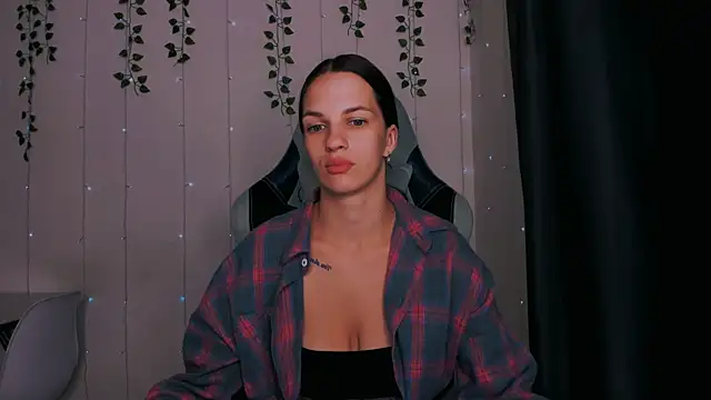 Snapshot of KarlaSim chatting on September 2025 05:51:02 AM KarlaSim online show from September 2025 05:51:02 AM