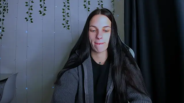 Snapshot of KarlaSim chatting on October 2025 04:37:01 PM KarlaSim online show from October 2025 04:37:01 PM