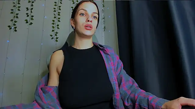 Snapshot of KarlaSim chatting on November 2025 07:25:01 PM KarlaSim online show from November 2025 07:25:01 PM