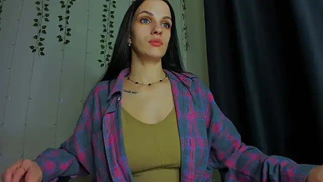 Snapshot of KarlaSim chatting on November 2025 07:27:01 PM KarlaSim online show from November 2025 07:27:01 PM