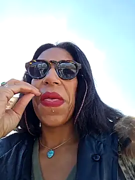 Snapshot of Goldenlace chatting on March 2025 10:37:02 AM Goldenlace online show from March 2025 10:37:02 AM