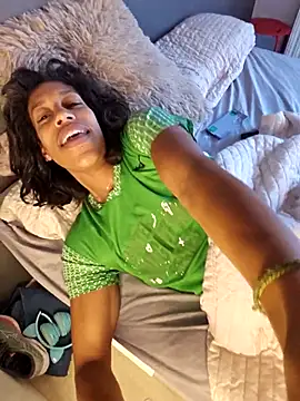 Snapshot of Goldenlace chatting on December 2025 07:58:02 AM Goldenlace online show from December 2025 07:58:02 AM