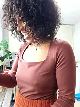 Snapshot of Goldenlace chatting on December 2025 12:09:01 PM Goldenlace online show from December 2025 12:09:01 PM