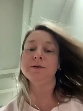 Snapshot of Vivian_MayXxX chatting on December 2024 04:34:02 AM Vivian MayXxX online show from December 2024 04:34:02 AM