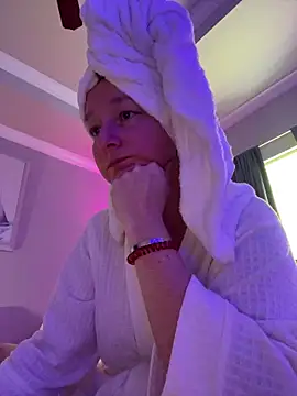 Snapshot of Vivian_MayXxX chatting on October 2025 06:28:02 PM Vivian MayXxX online show from October 2025 06:28:02 PM