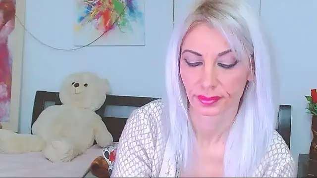 HoneyLara online show from February 2026 11:20:01 PM