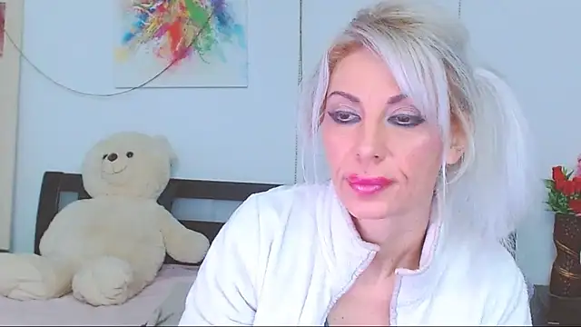 HoneyLara online show from February 2026 12:17:01 AM