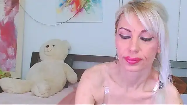 HoneyLara online show from April 2026 08:45:02 PM