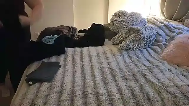 JESS LOVES online show from December 2024 11:59:02 PM