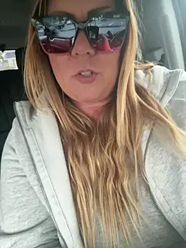 JESS LOVES online show from February 2025 12:51:01 AM