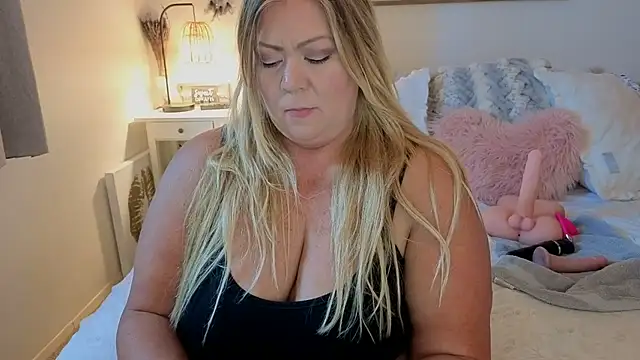 JESS LOVES online show from October 2025 06:48:01 PM