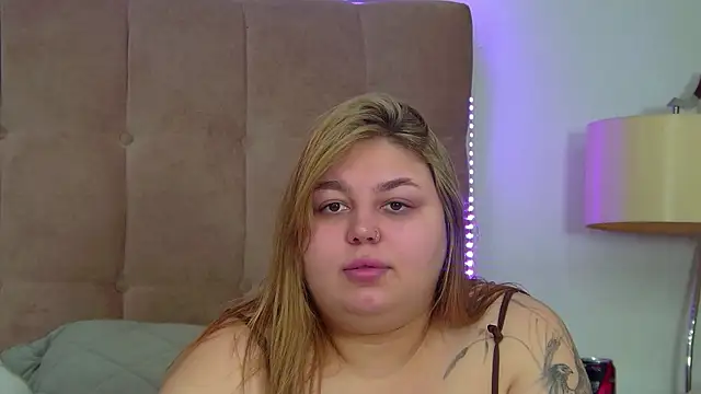 Snapshot of LillianKim chatting on November 2025 06:45:01 PM LillianKim online show from November 2025 06:45:01 PM