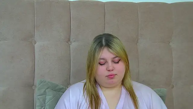 Snapshot of LillianKim chatting on February 2026 06:44:02 PM LillianKim online show from February 2026 06:44:02 PM