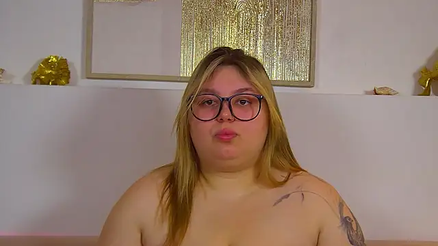 Snapshot of LillianKim chatting on March 2026 06:48:01 PM LillianKim online show from March 2026 06:48:01 PM