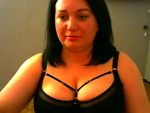 Snapshot of AmanaGi chatting on December 2024 01:03:02 PM AmanaGi online show from December 2024 01:03:02 PM