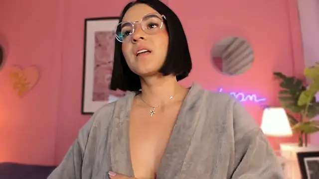 Snapshot of SoySaraa chatting on February 2025 11:11:02 AM SoySaraa online show from February 2025 11:11:02 AM